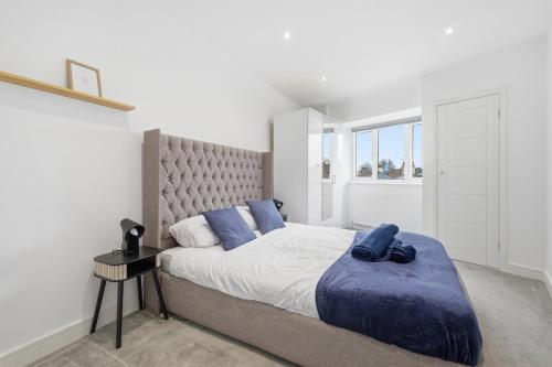 En eller flere senge i et værelse på Central Apartment - 16 Mins to London