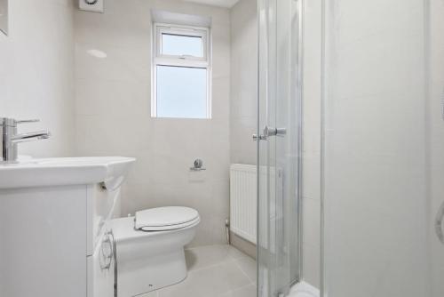 Et badeværelse på Central Apartment - 16 Mins to London