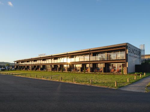 Suncourt Hotel & Conference Centre
