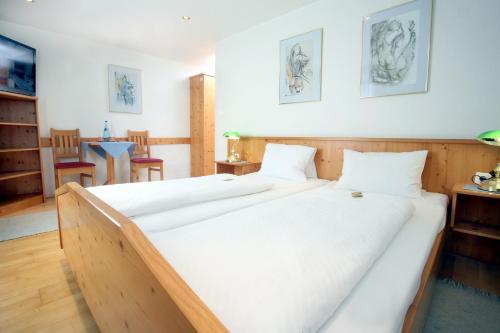 two beds in a room with white sheets at Gasthof Rothmayr in Linz