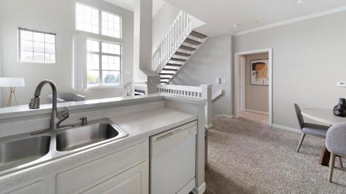 Kuchyň nebo kuchyňský kout v ubytování Landing at The Villages at Canterfield - 1 Bedr...