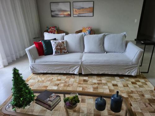 Ein Sitzbereich in der Unterkunft Maravilhosa casa linear 5 suítes em Angra