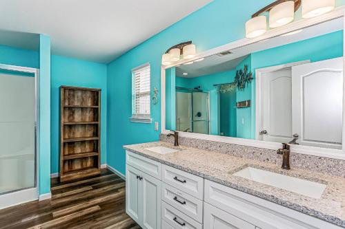 a bathroom with two sinks and a large mirror at 1973 Salamanca St in Navarre