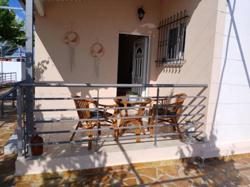 Balcon ou terrasse dans l'établissement vasiliki's Apartments