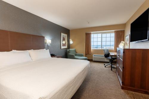 a hotel room with a bed and a television at Silver Cloud Hotel - Portland in Portland