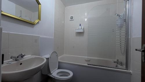 Et badeværelse på Edinburgh City Centre Flat