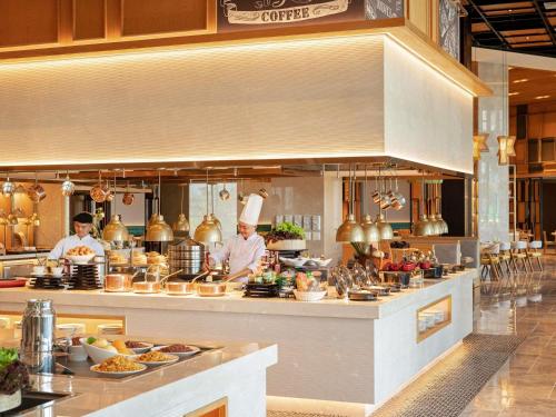 Mad på resortet eller i nærheden