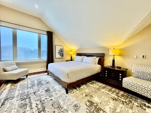 a bedroom with a bed and a couch and a chair at iResidence in Toronto - Unique Mansion - Fantastic Views with Breakfast in Toronto