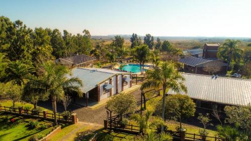 an aerial view of a house with a swimming pool at Cabañas Villa Fariña in Gualeguaychú
