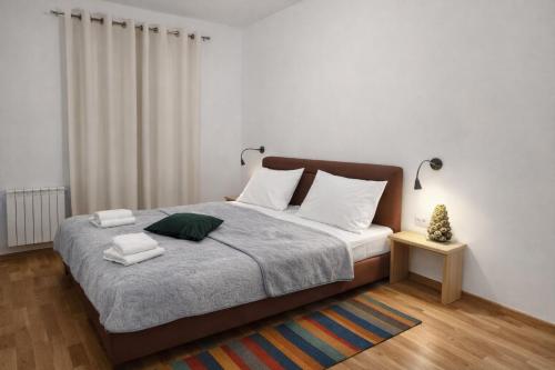 a bedroom with a bed with two towels on it at Mountain View -ski & mountain retreat, Apartment 01 PRIZEMLJE u Premium objektu in Jahorina