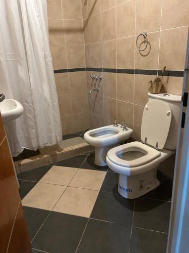 a bathroom with a toilet and a sink at Alojamiento Del Valle in San Fernando del Valle de Catamarca