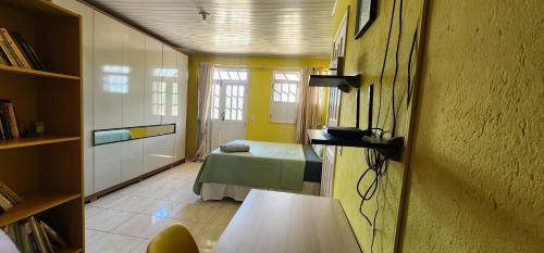 a room with a room with a table and a bed at Canto da Lua in Lençóis