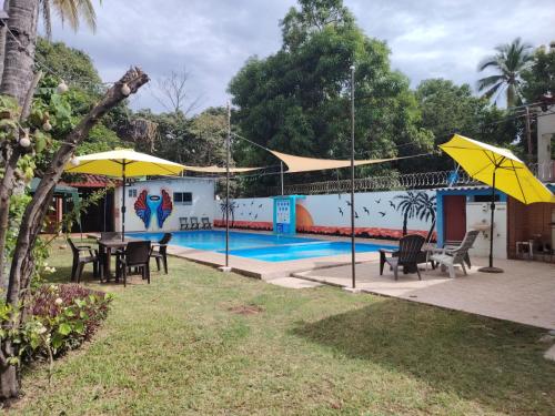 Bazén v ubytování Sunset Room El Tunco - Surf City - H7 nebo v jeho okolí