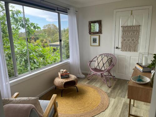 Afbeelding uit fotogalerij van Colourful & quirky home in Snake Island