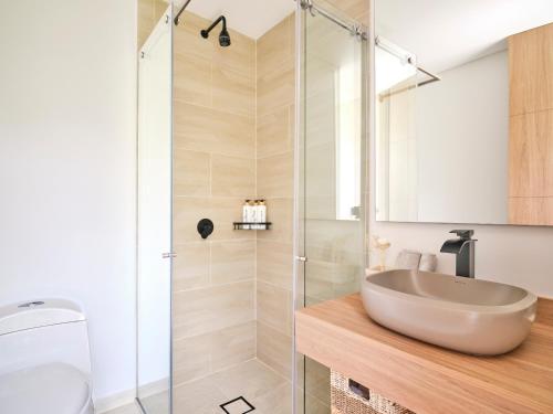 a bathroom with a sink and a shower at Casa Guasca in Guasca