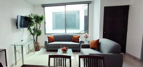 a living room with a couch and a table at Cielito Lindo in Uruapan del Progreso
