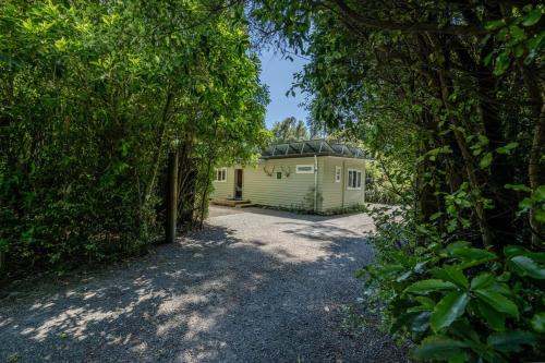 Zahrada ubytování The Grumpy Trout Lodge #Outdoors on our #doorstep!