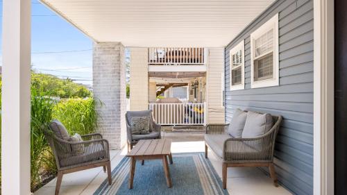 Balkón nebo terasa v ubytování Stylish 3BR OC Gardens with Patio and Parking