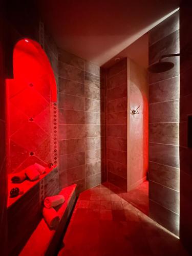 Lázně a/nebo wellness v ubytování Suite 5 étoiles 1001 Merveilles avec jacuzzi et jeu pour adulte