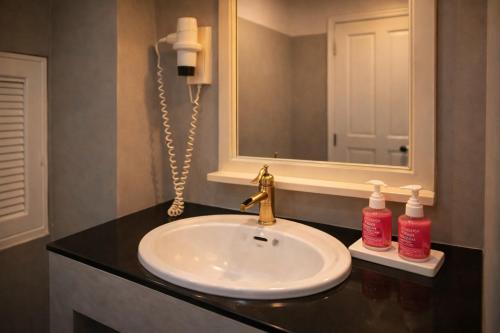 ห้องน้ำของ Shalom Center chaweng Samui