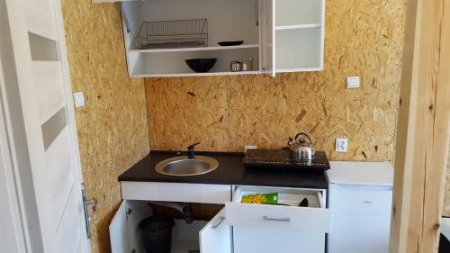 Kuchyň nebo kuchyňský kout v ubytování Na Wydmach. Spokój. Cisza. Las dookoła