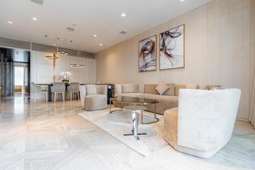 Daniels Spacious 3BR with Maid at Five Palm Jumeirah