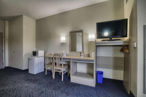a hotel room with a desk with a television at Motel 6-London, ON - Ontario in London