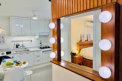 Kuchyň nebo kuchyňský kout v ubytování 신규 가산디지털단지역1호선 7호선 2분 공항리무진 홍대 성수 명동 종로30분 고척돔