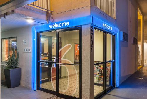 a welcome sign on the side of a store at Motel 6-Austin, TX - Airport - South in Austin