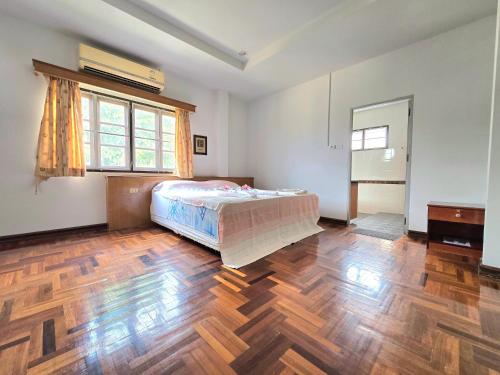 En eller flere senge i et værelse på H2 Banchang 08