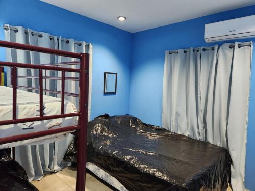 Giường trong phòng chung tại Rustic Bamboo Forest Villa