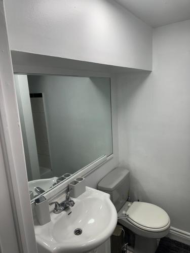 Koupelna v ubytování Maple Stay- Private 2 Bedroom Short term stay