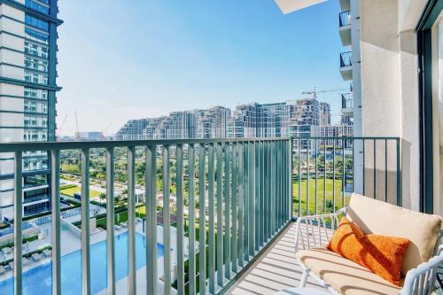 PVH - Chic Pool View 2BR Near Dubai Hills Park - Park Field Tower 2
