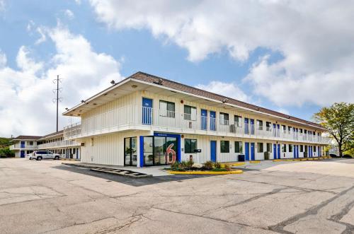a large white building with blue accents at Motel 6-Pittsburgh, PA - Crafton in Pittsburgh