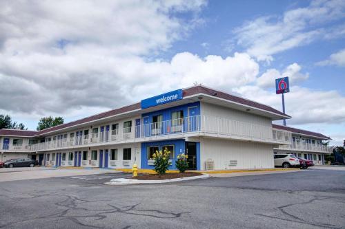 a hotel with a sign on the front of it at Motel 6-Elkton, MD in Elkton