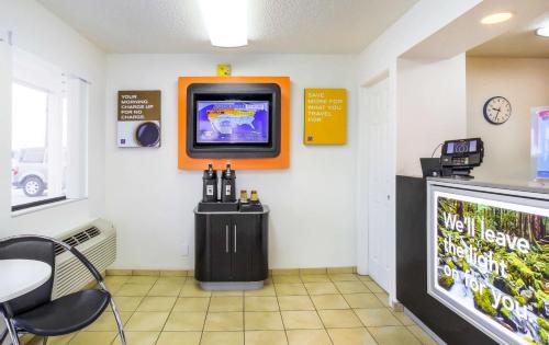a waiting room with a tv on the wall at Motel 6-Medford, OR - North in Medford