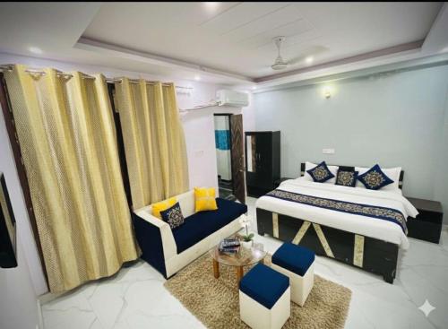 En eller flere senge i et værelse på Hotel regal garden