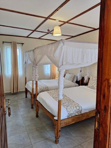 Postel nebo postele na pokoji v ubytování River Lumi Resort, Taveta