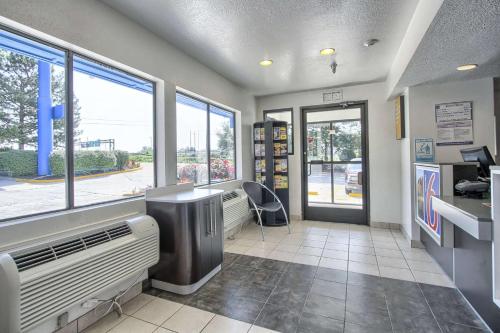 a waiting room with a desk and a window at Motel 6-New Cumberland, PA - Harrisburg - Hershey South in New Cumberland