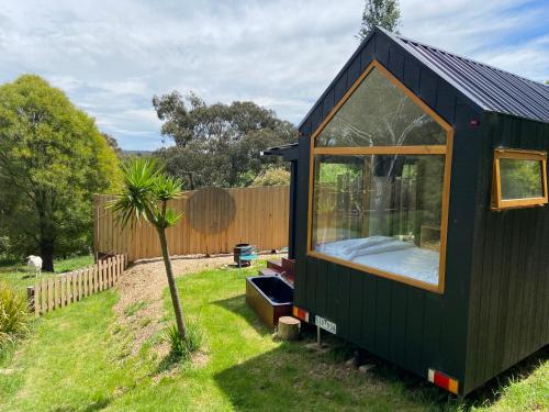 En have udenfor Libelle - Peaceful, Secluded Luxury with abundant wildlife and seasonal water views, on 3 private acres IN Daylesford