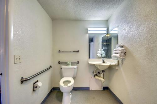 Ένα μπάνιο στο Motel 6-Saint Joseph, MO