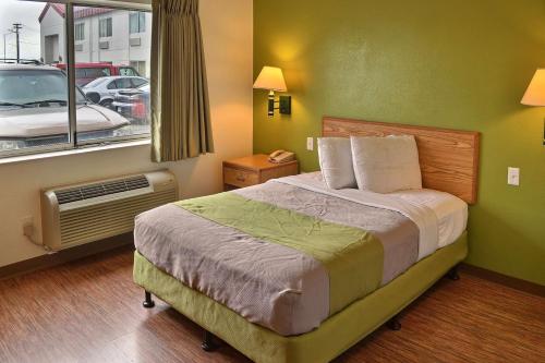 Ένα ή περισσότερα κρεβάτια σε δωμάτιο στο Motel 6-Billings, MT - North