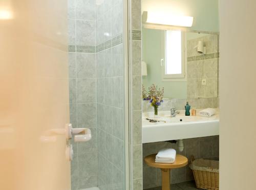 a bathroom with a shower and a sink at Hotel Spa Restaurant Le Provence in Lanarce