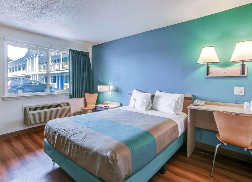 Kamar di Motel 6-Coos Bay, OR