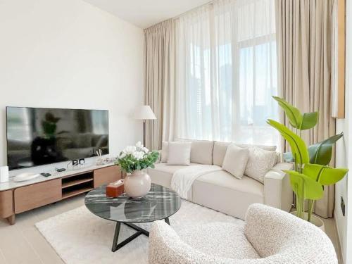 Dubai Premium 2BR with Private Pool and Balcony!