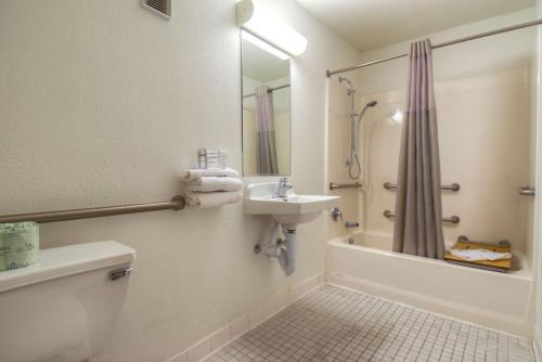 A bathroom at Motel 6-Las Vegas, NV - I-15 Stadium