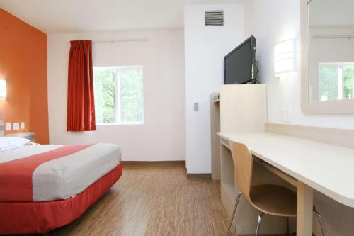 Postel nebo postele na pokoji v ubytování Motel 6-Colchester, VT - Burlington