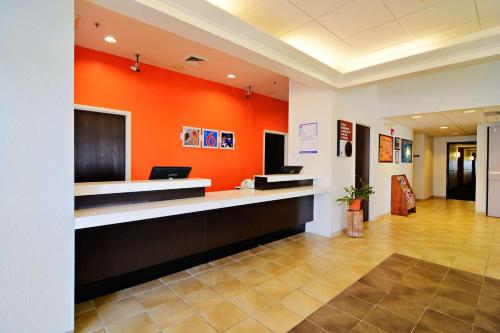 TV a/nebo společenská místnost v ubytování Motel 6-Benson, AZ