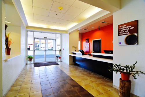 TV a/nebo společenská místnost v ubytování Motel 6-Benson, AZ