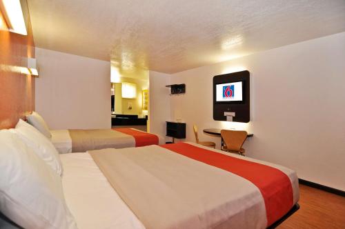 Ένα ή περισσότερα κρεβάτια σε δωμάτιο στο Motel 6-Willows, CA